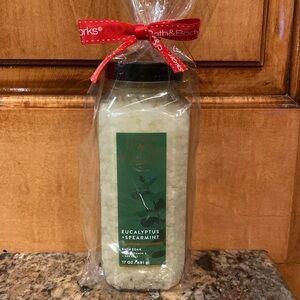 Aromatherapy “Eucalyptus Spearmint” Bath Soak, 17 oz / 481 mL, B&BW, NWT + Wrap